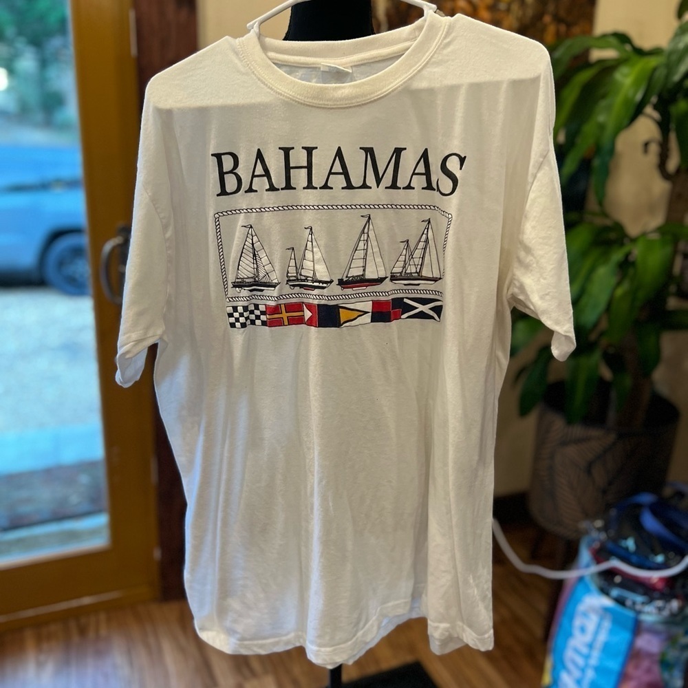 Bahamas XXL t shirt in GUC - Picture 2 of 4